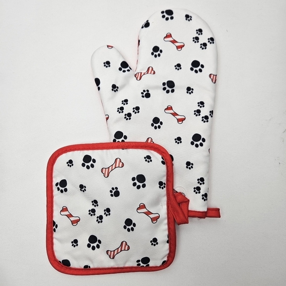 Over mitt and pot holder paw prints and bones - Picture 1 of 5